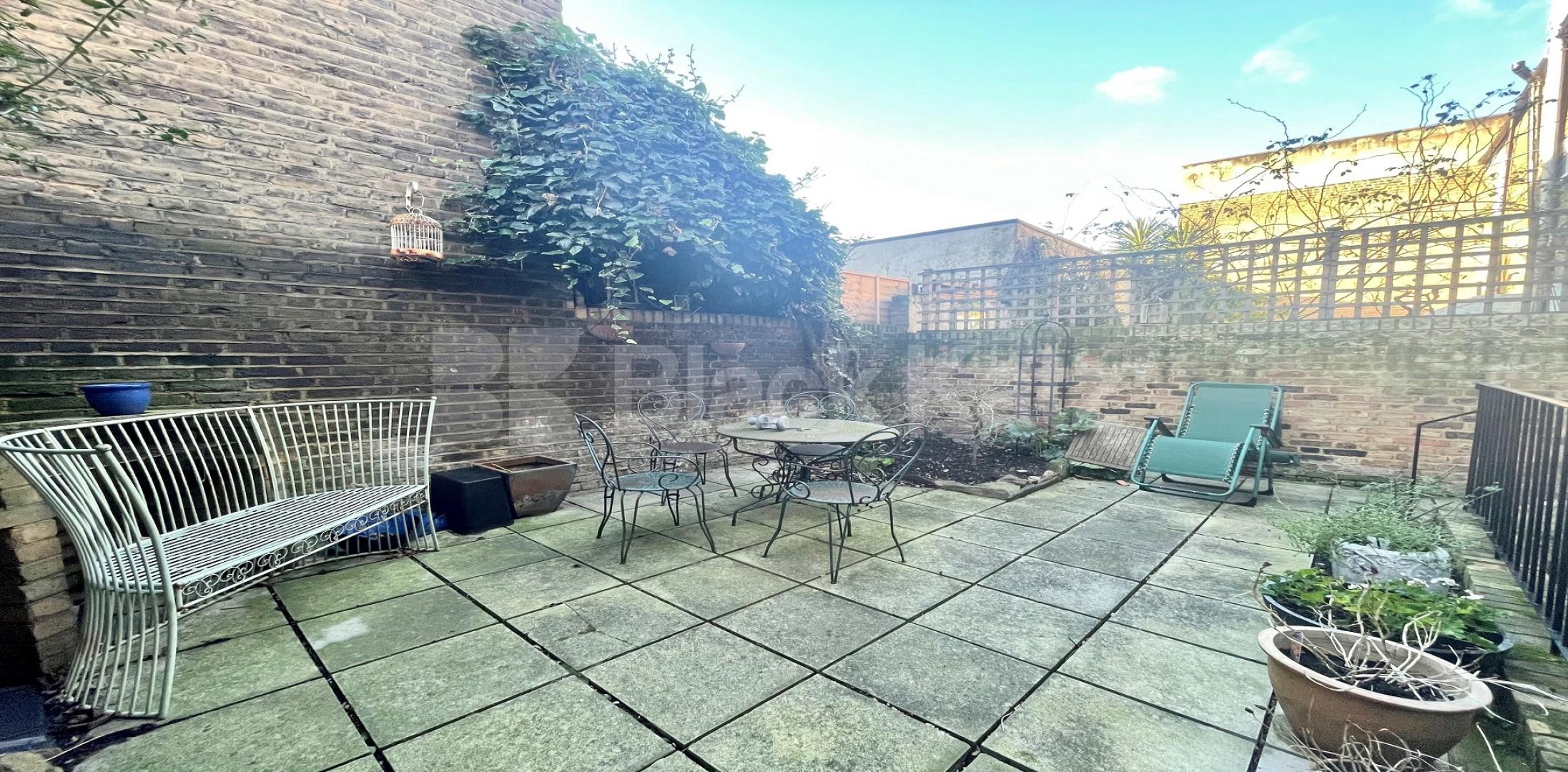 Roomy and Inviting 3 Bedroom, Part Furnished Apartment in Rattray Road SW2